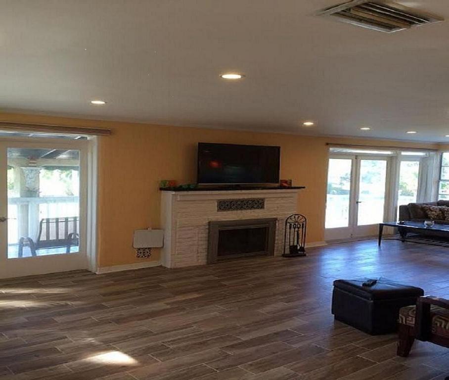 קלירווטר ביץ' Spacious Beach House Unit,Beautifully Furnished 2 Bed 2Bath./2Min.Walk To Beach מראה חיצוני תמונה
