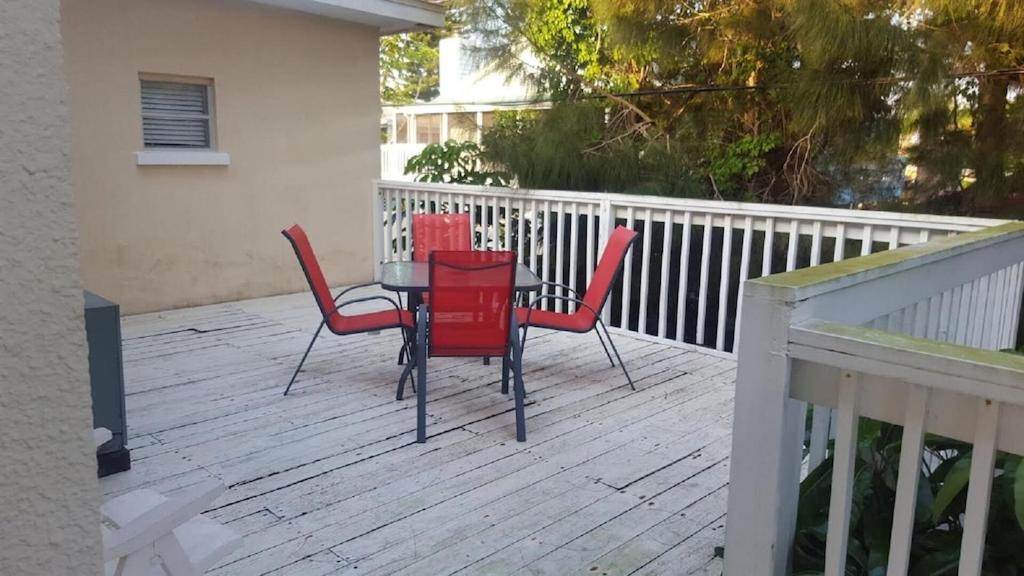 קלירווטר ביץ' Spacious Beach House Unit,Beautifully Furnished 2 Bed 2Bath./2Min.Walk To Beach מראה חיצוני תמונה