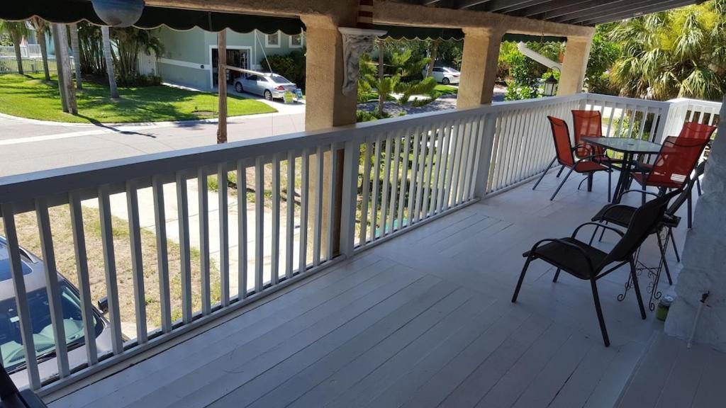 קלירווטר ביץ' Spacious Beach House Unit,Beautifully Furnished 2 Bed 2Bath./2Min.Walk To Beach מראה חיצוני תמונה