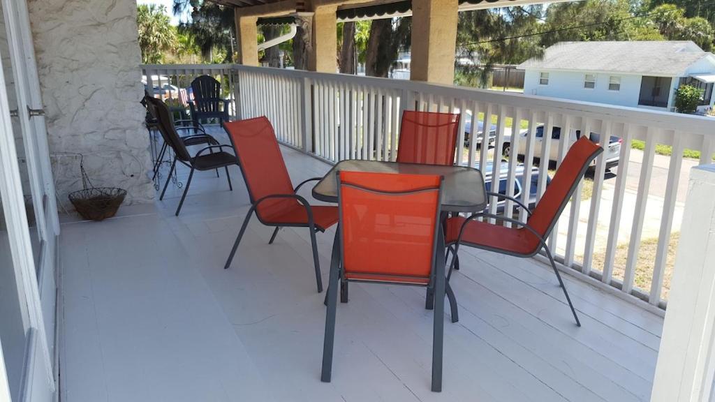 קלירווטר ביץ' Spacious Beach House Unit,Beautifully Furnished 2 Bed 2Bath./2Min.Walk To Beach מראה חיצוני תמונה