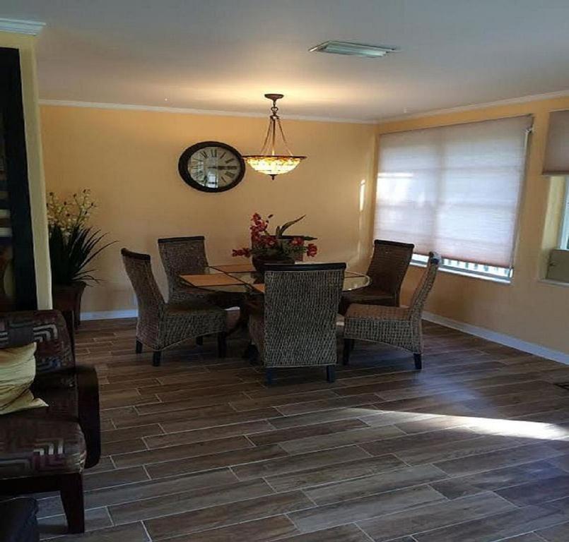 קלירווטר ביץ' Spacious Beach House Unit,Beautifully Furnished 2 Bed 2Bath./2Min.Walk To Beach מראה חיצוני תמונה